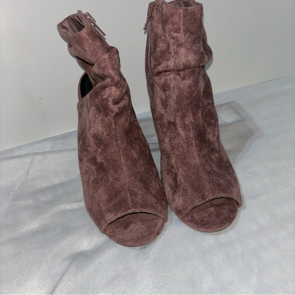 CALL IT SPRING Open Toe Heel Side Zip Suede Ankle Heel Booties Size 8 - Picture 1 of 11